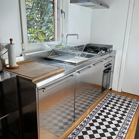 Capitan Antonin Penzion Benátky