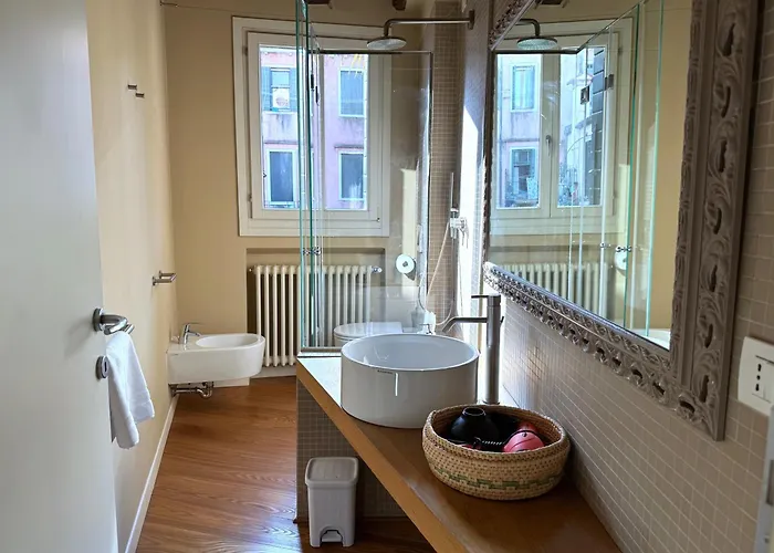 Capitan Antonin Venecia